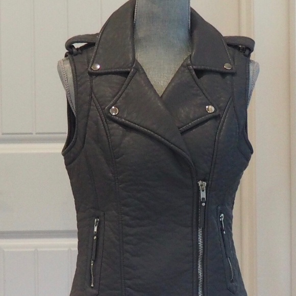 Black faux leather vest - Picture 2 of 5